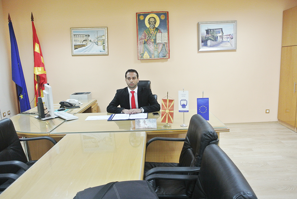 Иако Захариев не дојде на примопредавање немаше пречки Благој Бочварски да седне во градоначалничката фотеља