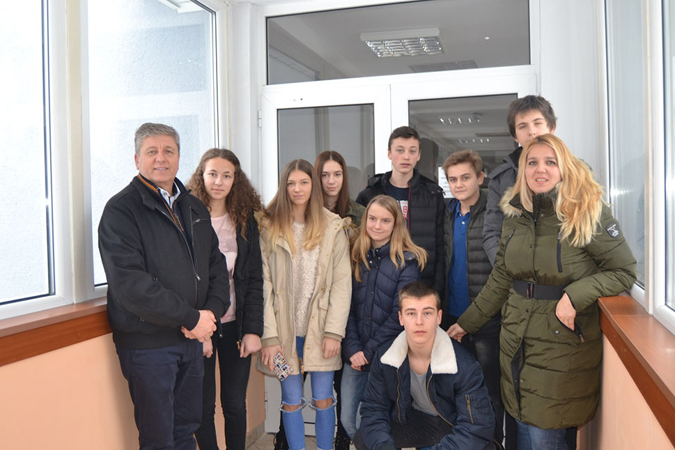 Градоначалникот Илијев со младите од Крижевци
