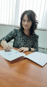 Проф.д-р Ленче Петреска го потпишува договорот со Самарканд
